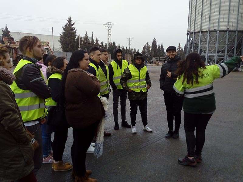 Alumnos de Mecohisa visitan las instalaciones de Cadebro